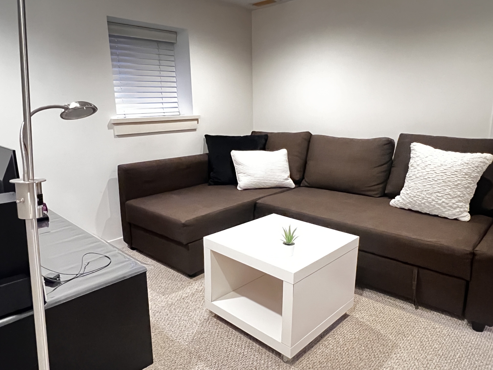 Suite im Erdgeschoss – gemütlicher Sofa-Wohnbereich. Ideal für Kinder oder als zusätzliches Wohnzimmer