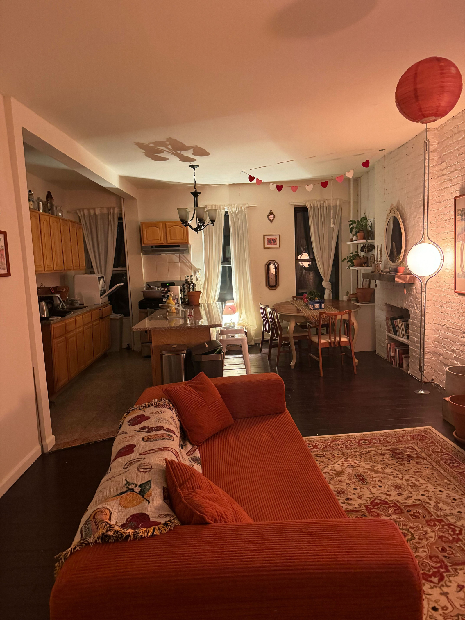 Brooklyn creative 1+ bed with 3 sleeping spots (sleeps 4)