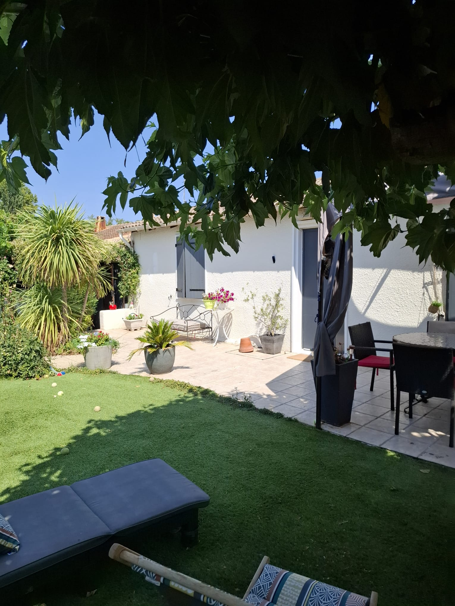 3 bedroom house with swimming pool 15 minutes from Aix En Provence at the gates of the Luberon