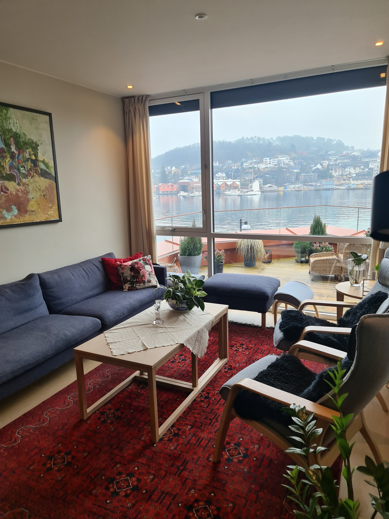 Light and airy 2 bed apartment