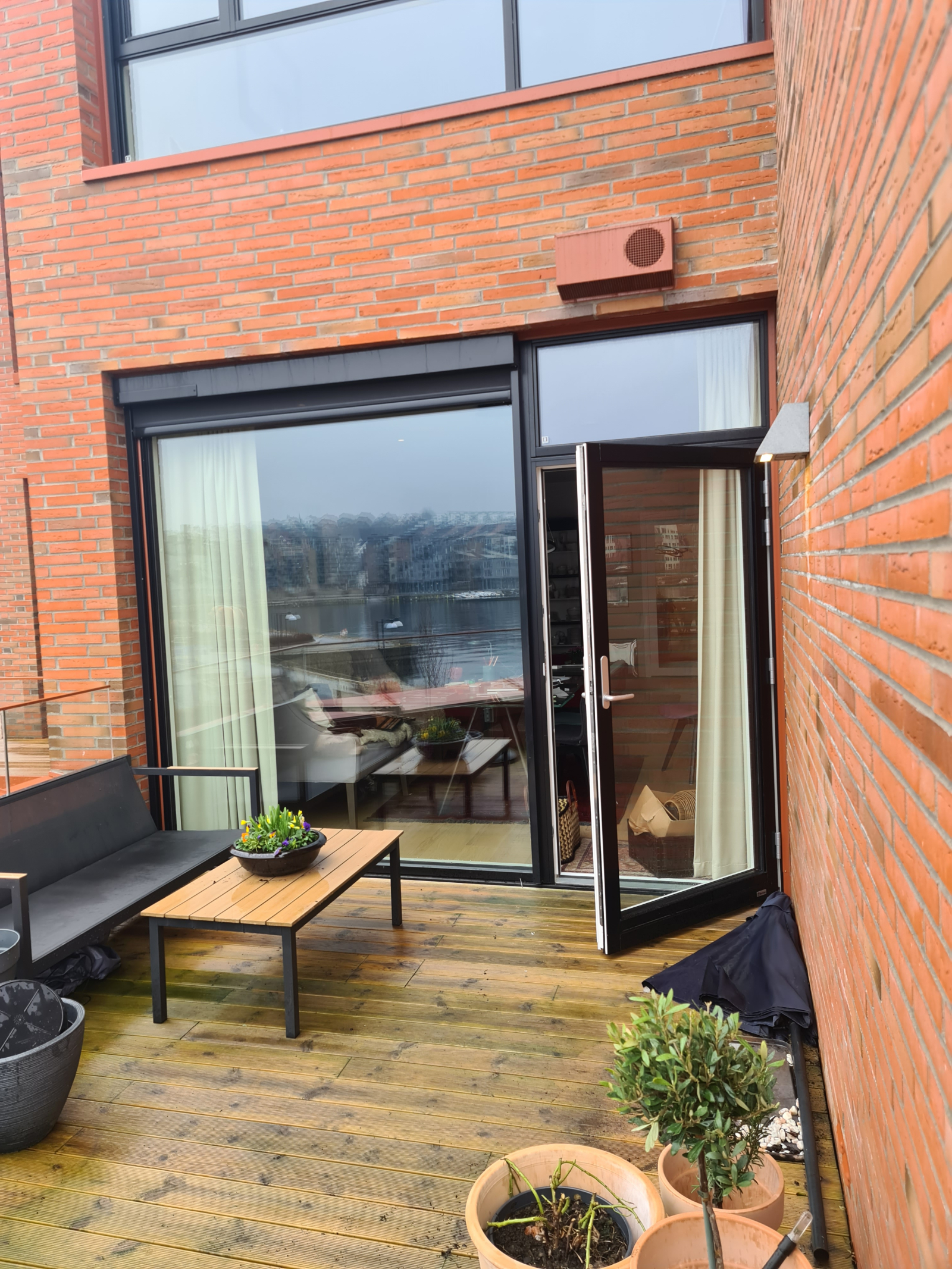 Light and airy 2 bed apartment