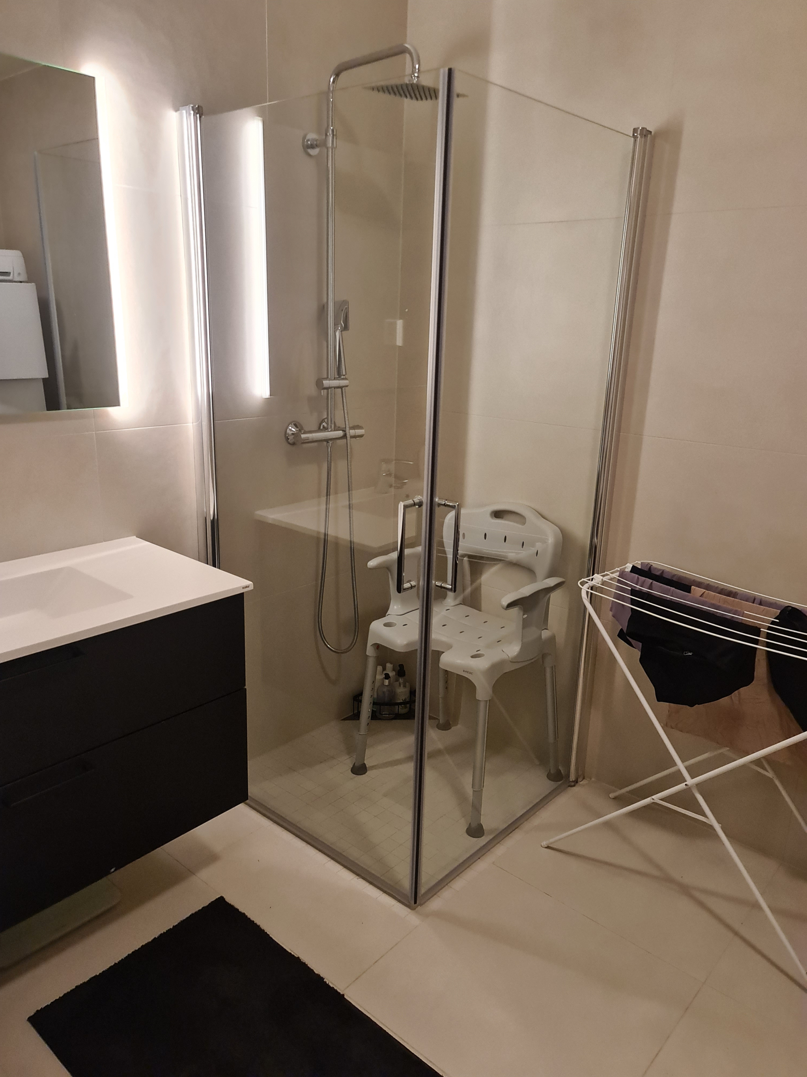 Light and airy 2 bed apartment