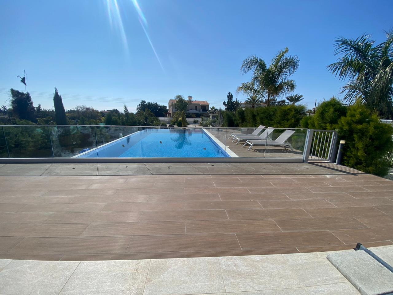 Villa costiera di lusso: piscina, sauna, palestra e grande giardino – 1 minuto dalla spiaggia