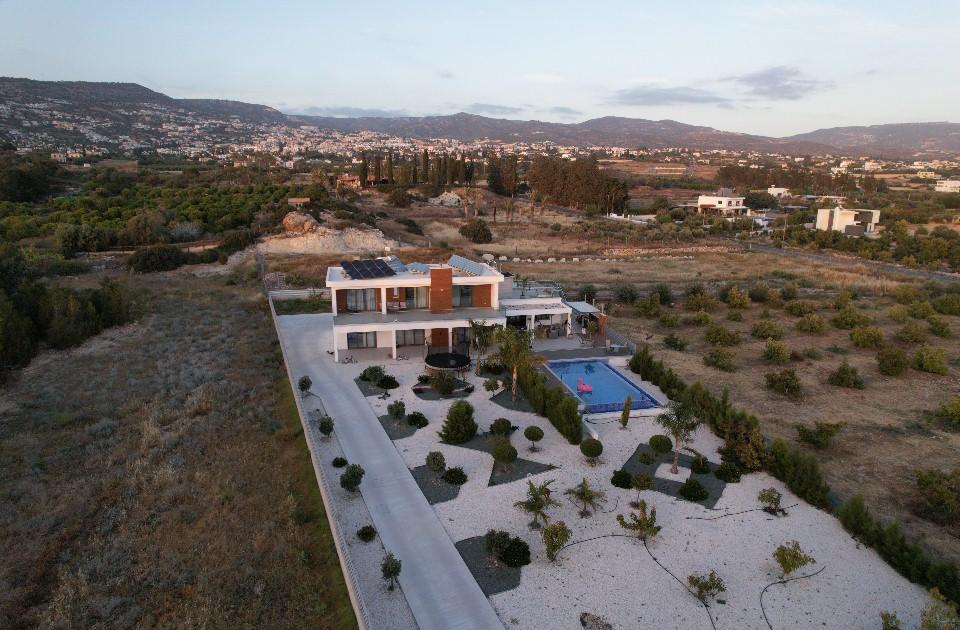 Villa costiera di lusso: piscina, sauna, palestra e grande giardino – 1 minuto dalla spiaggia