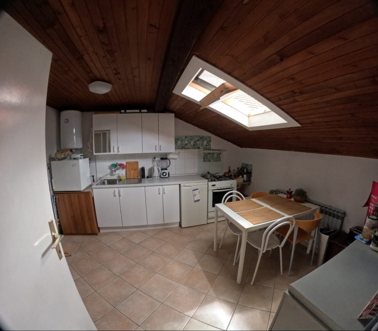 Cozy Attic Retreat with Garden Peace & Quiet