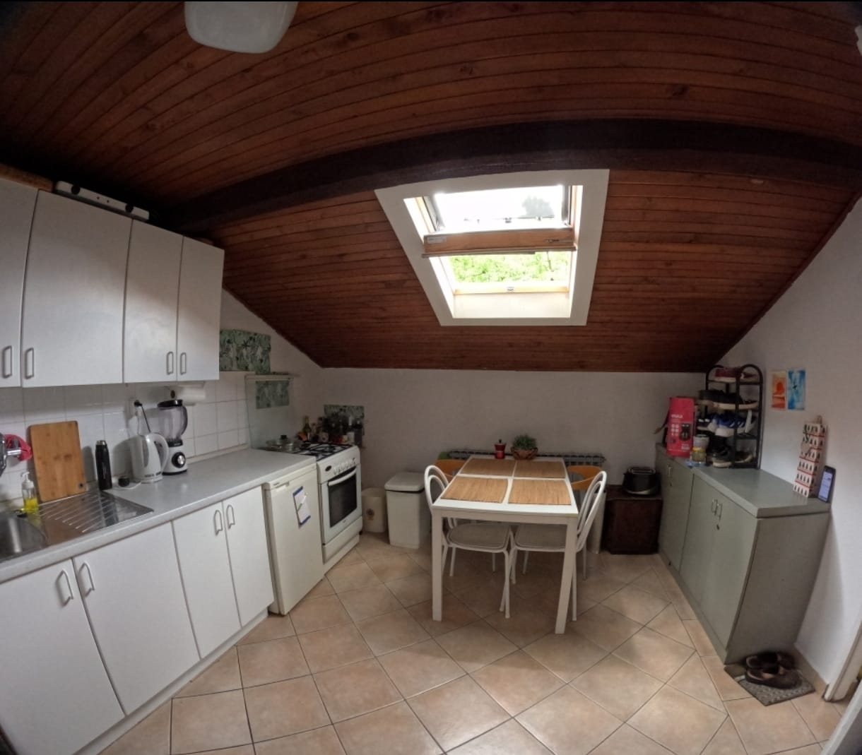 Cozy Attic Retreat with Garden Peace & Quiet