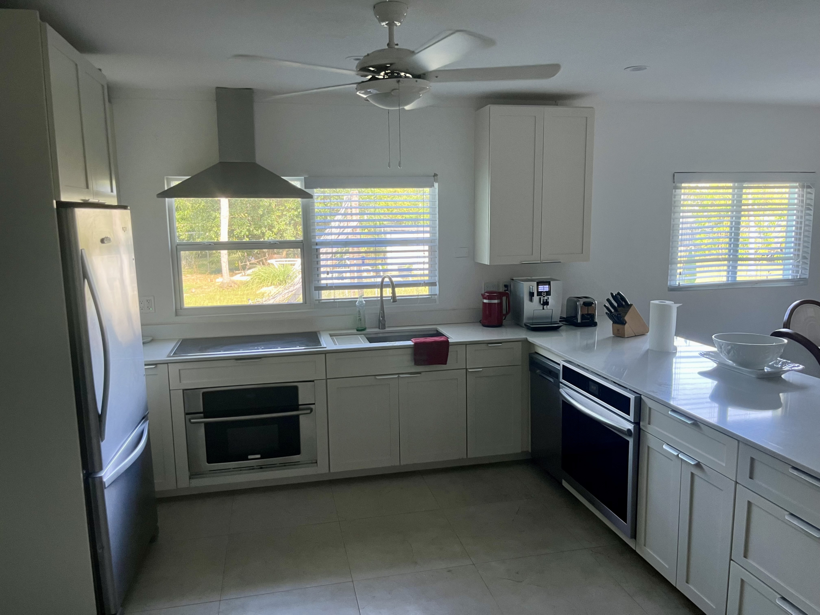 Charming Caribbean House in The Cayman Islands, walking distance to the beach with lush garden