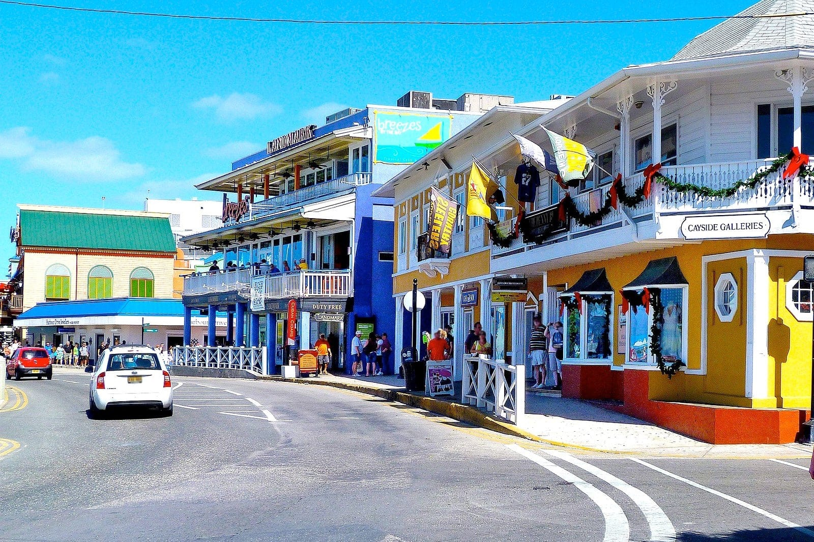Charming Caribbean House in The Cayman Islands, walking distance to the beach with lush garden