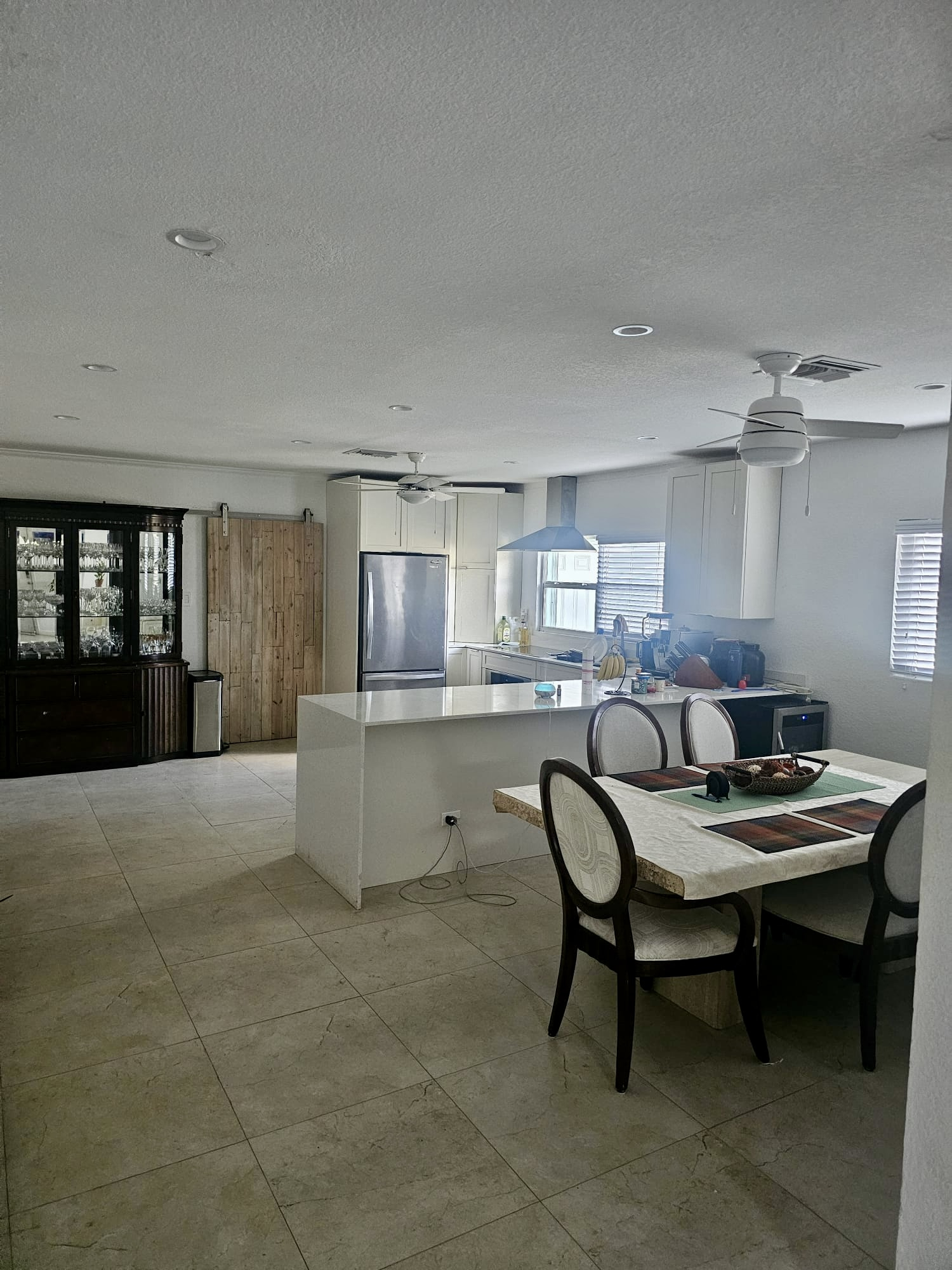 Charming Caribbean House in The Cayman Islands, walking distance to the beach with lush garden