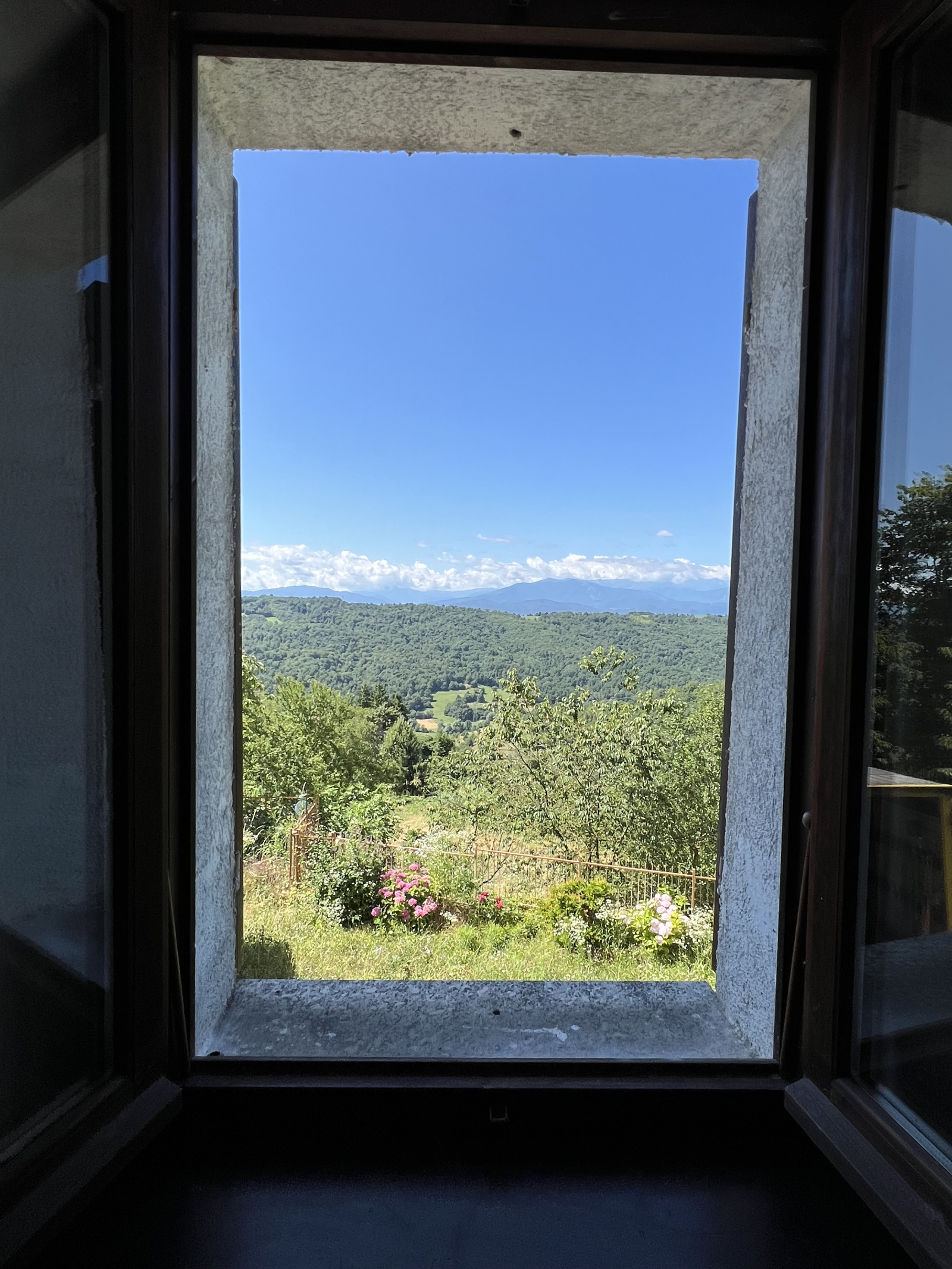 Atlantic Ocean (Assilah, Morocco) or Mountain house (Northern Italy)? You choose