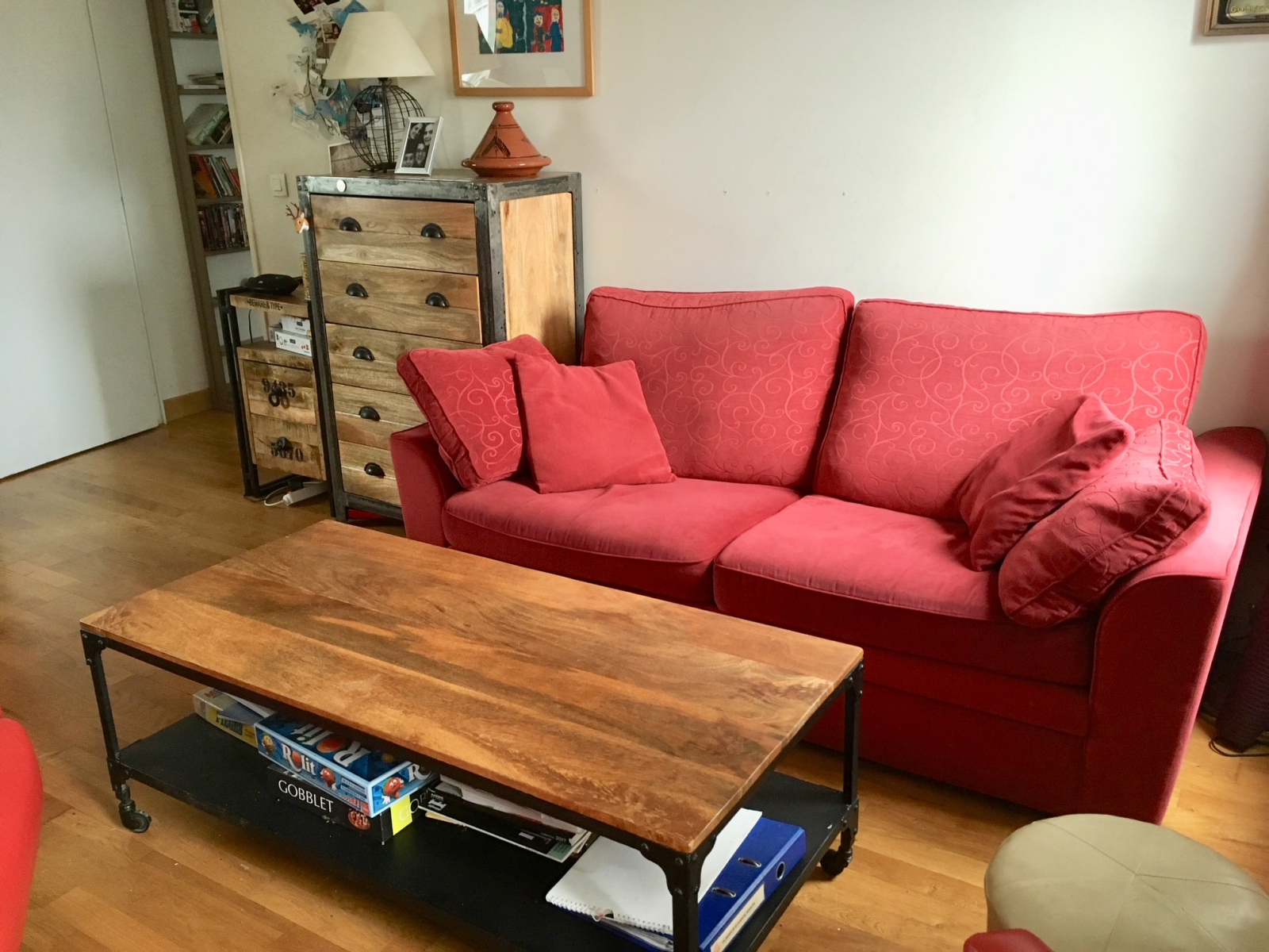 A large family apartment with parking in a green area of Paris