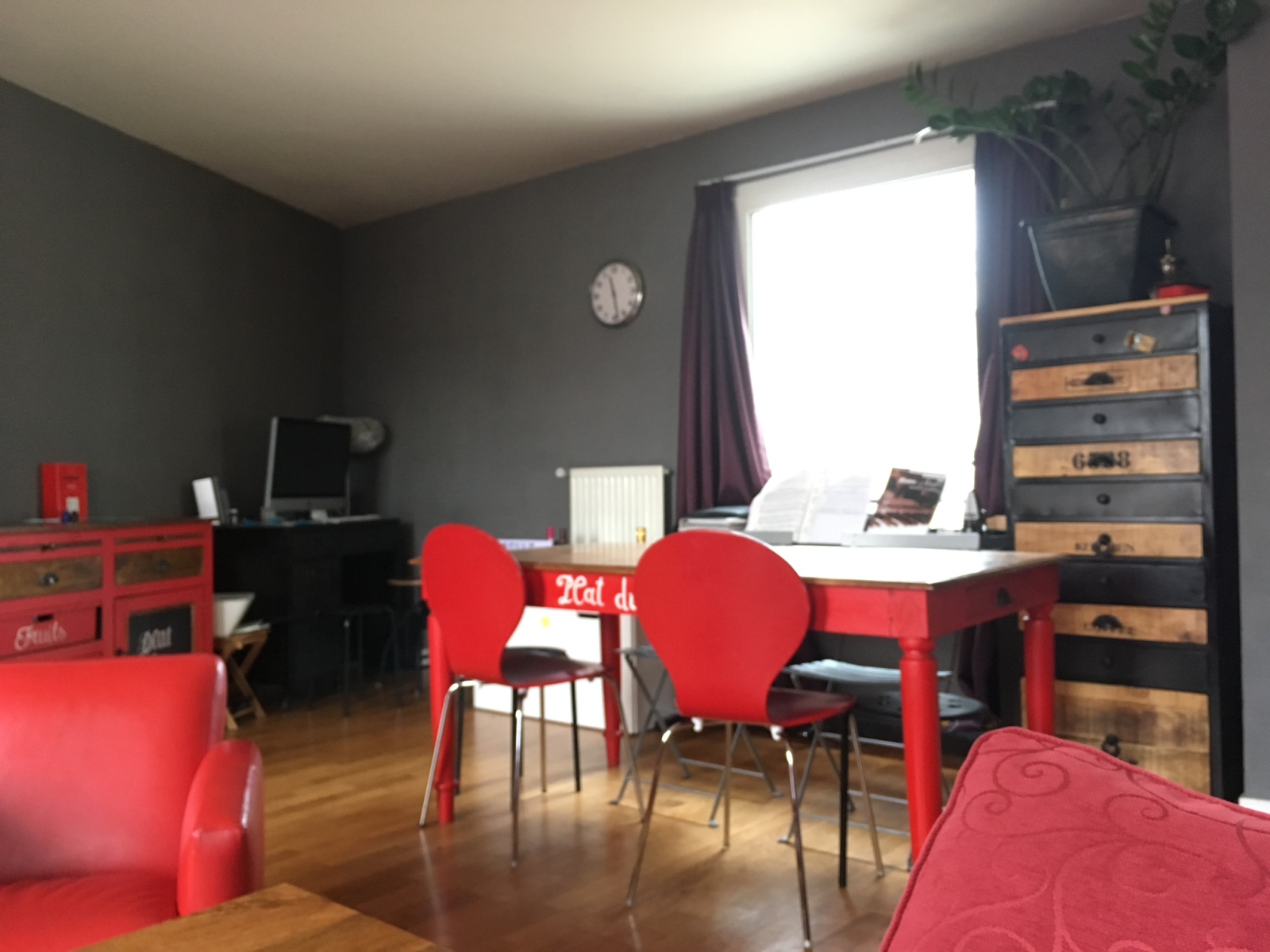 A large family apartment with parking in a green area of Paris