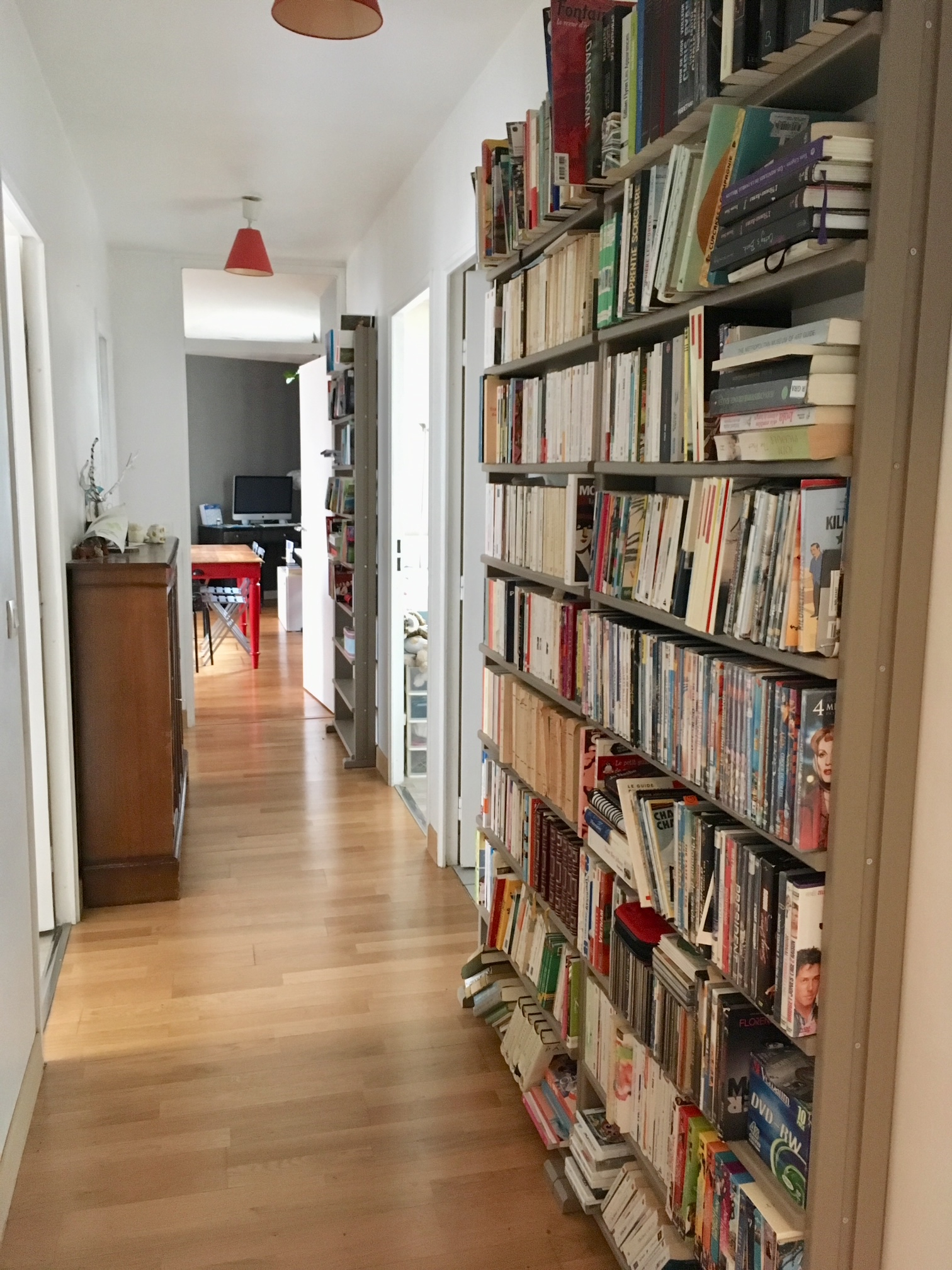 A large family apartment with parking in a green area of Paris