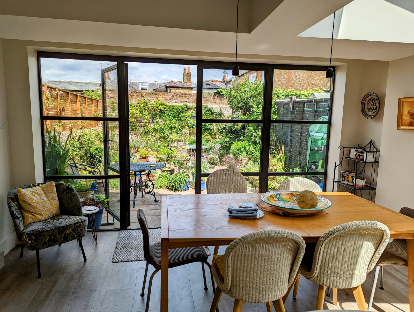 Cozinha Jantar com vista para o jardim