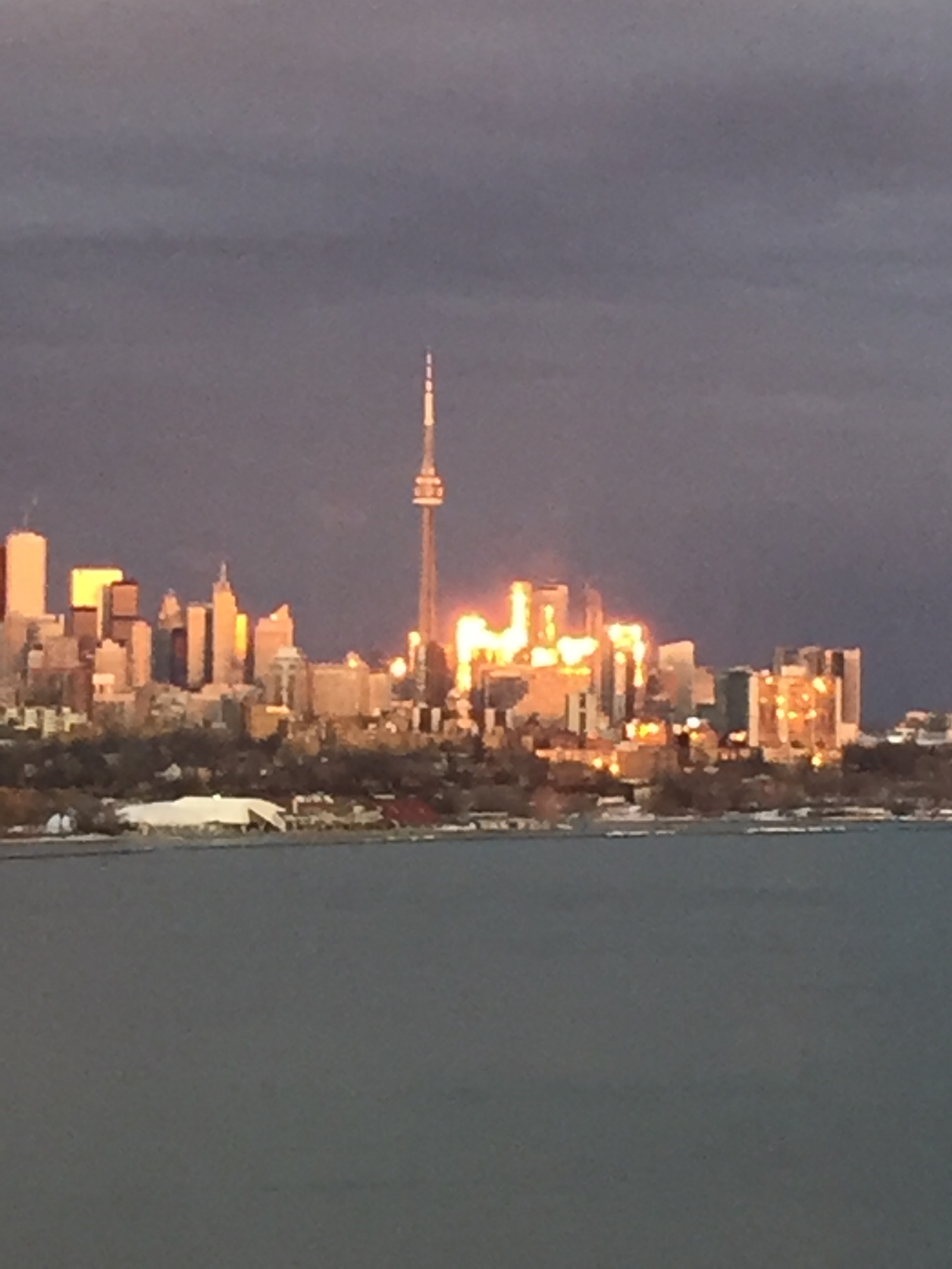 2-Schlafzimmer-, 2-Badezimmer-Condo mit wunderschönem Blick auf die Skyline von Toronto