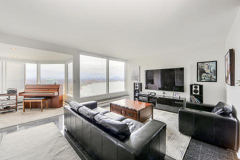 2-Schlafzimmer-, 2-Badezimmer-Condo mit wunderschönem Blick auf die Skyline von Toronto