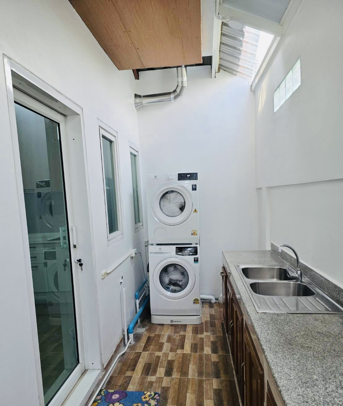 Live like a local in quiet neighborhood of Bangkok