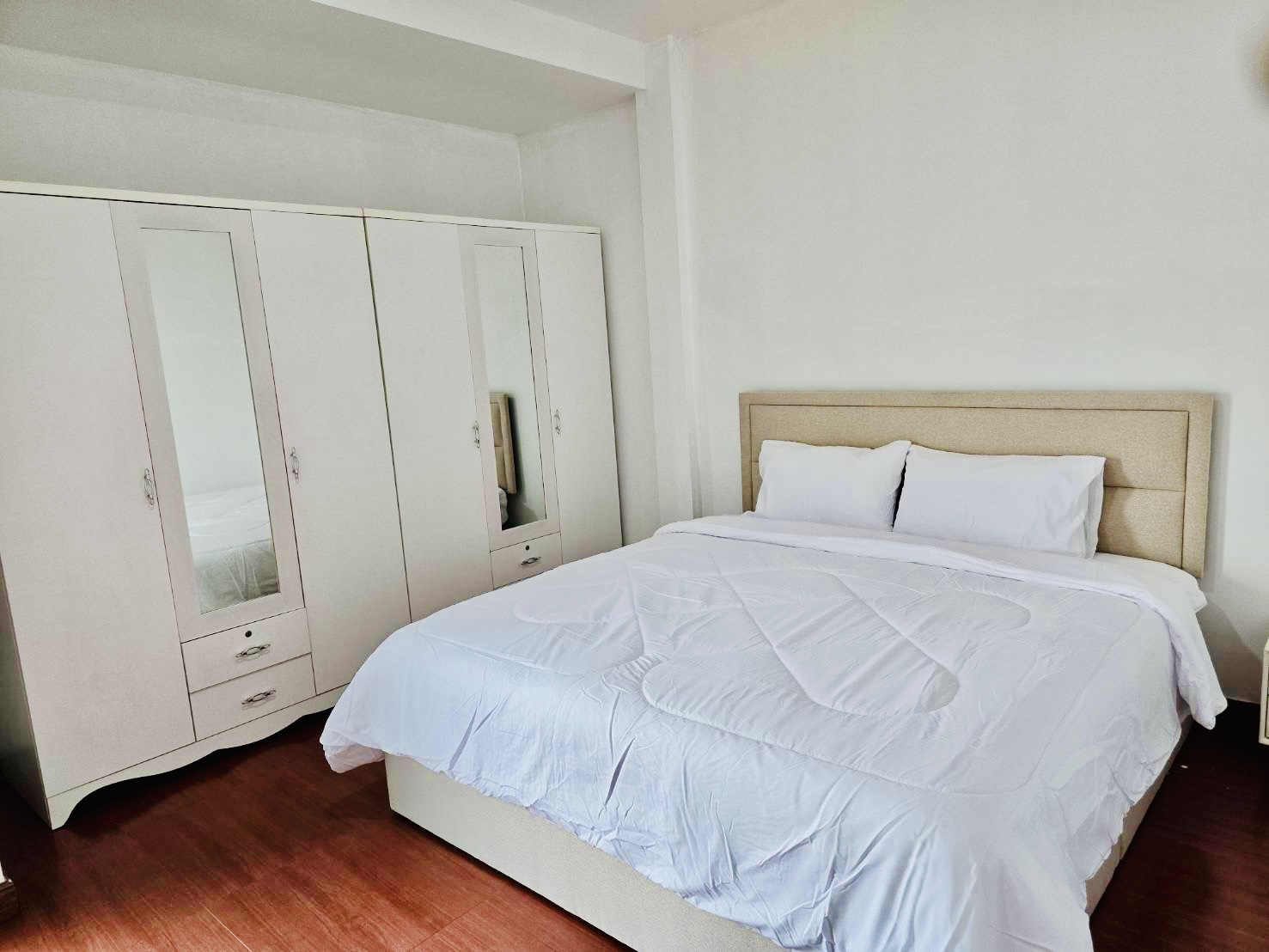 Live like a local in quiet neighborhood of Bangkok