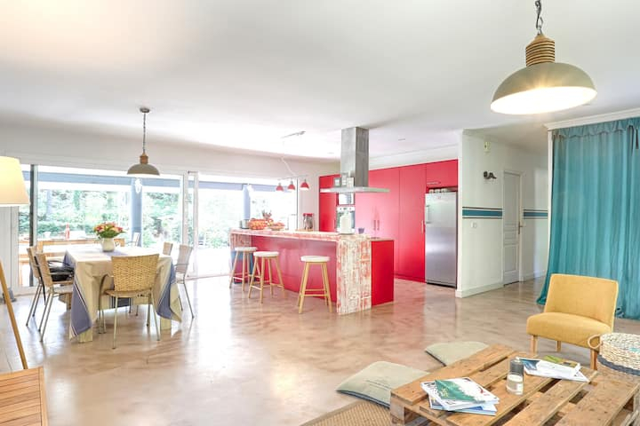 Beautiful family villa with swimming pool in a quiet area
