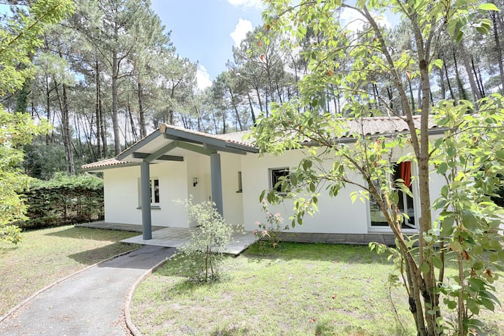 Beautiful family villa with swimming pool in a quiet area