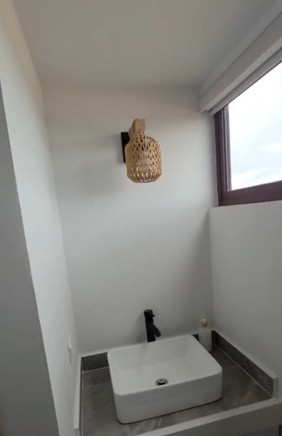 Bathroom sink