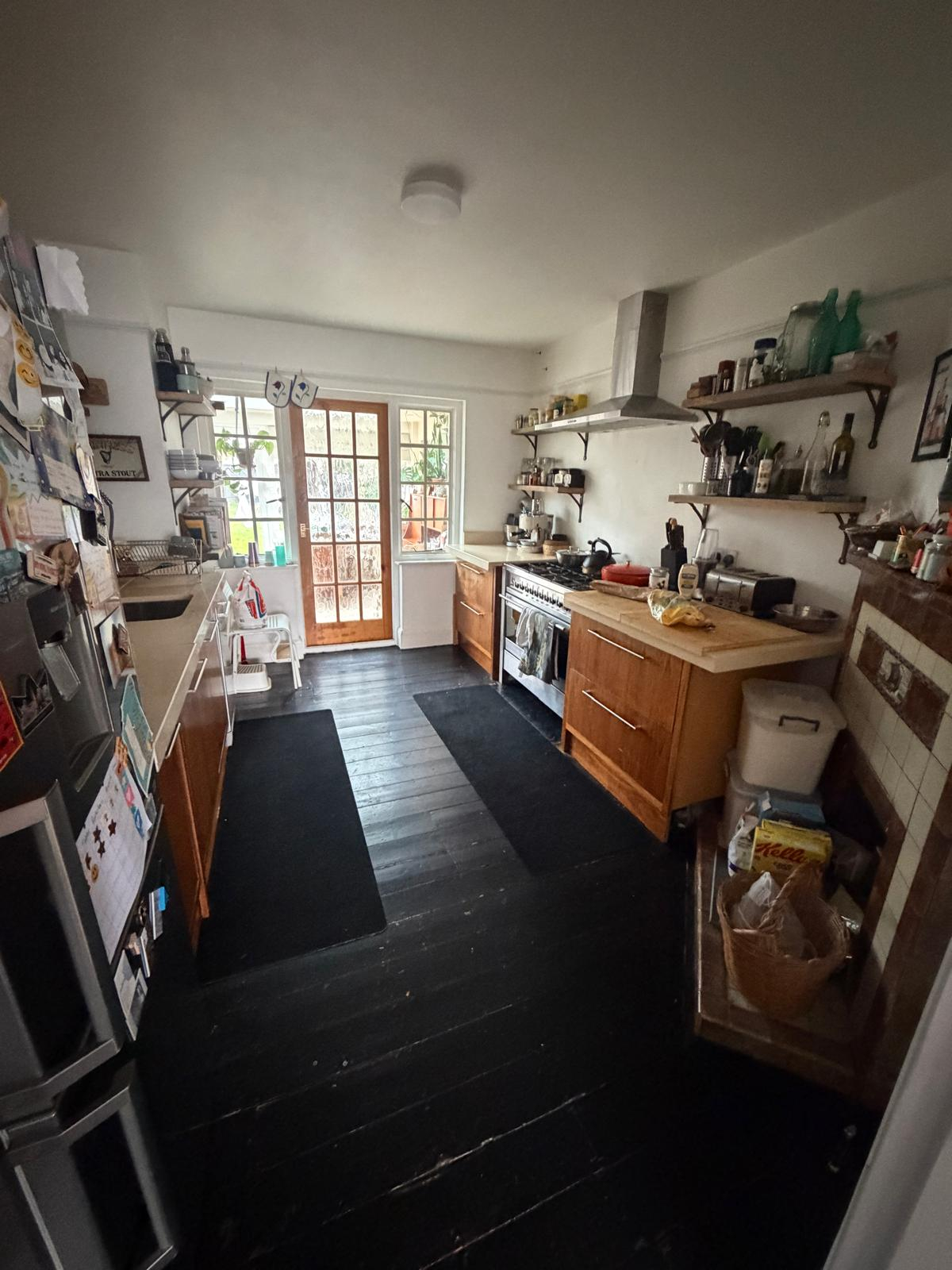 Spacious family home with garden - 7 min drive from the beach and South Downs