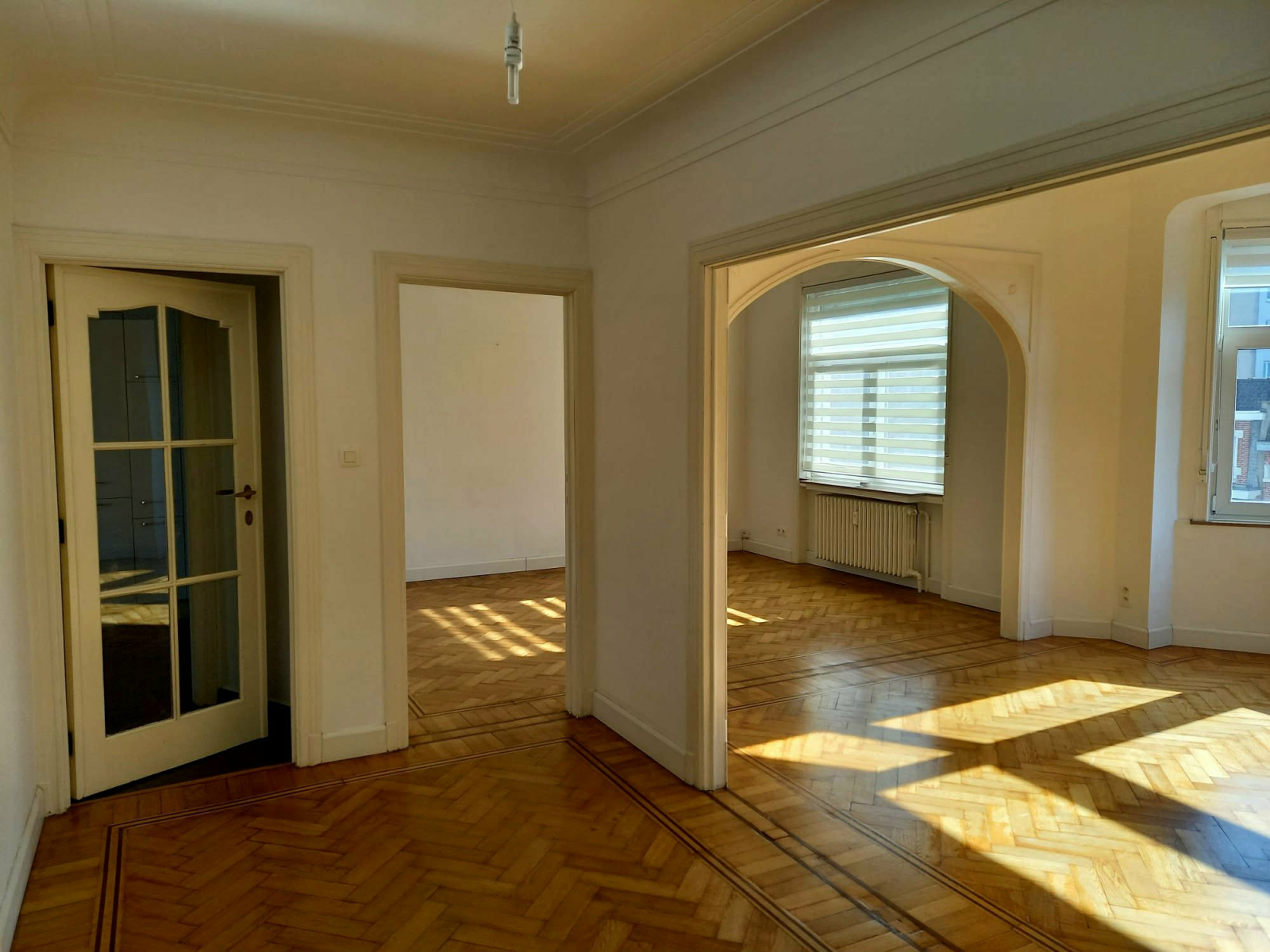 Explora Bruselas desde nuestro amplio piso Art Decó en un animado barrio *¡más fotos próximamente!*