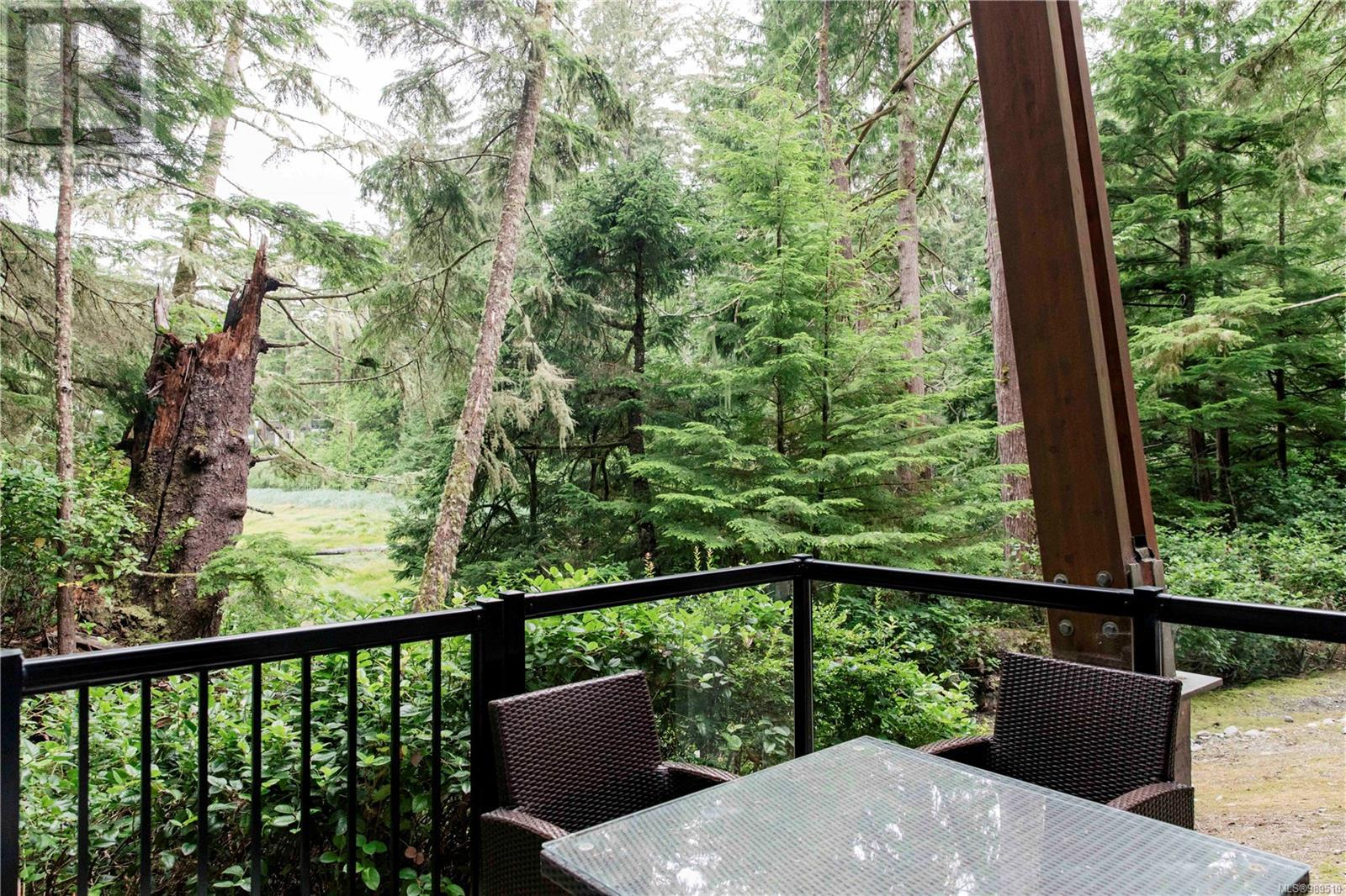The Inlet Haven · Jacuzzi et Wild Pacific Trail