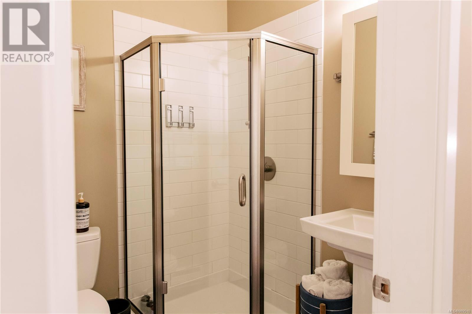 The Inlet Haven · Jacuzzi et Wild Pacific Trail