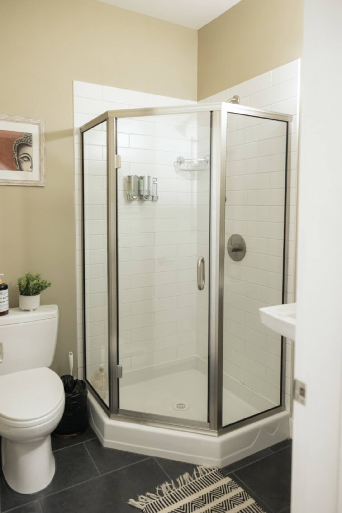 The Inlet Haven · Jacuzzi et Wild Pacific Trail
