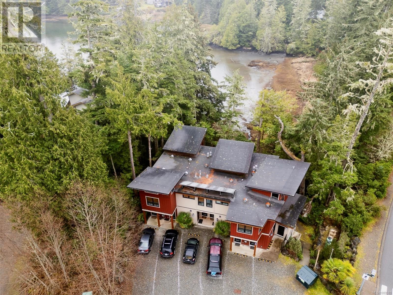 The Inlet Haven · Jacuzzi et Wild Pacific Trail
