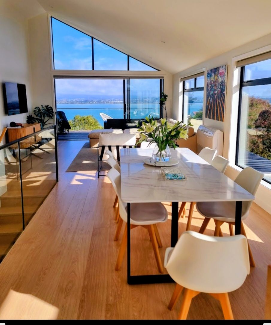 Modern 4 bedroom home with stunning sea views
