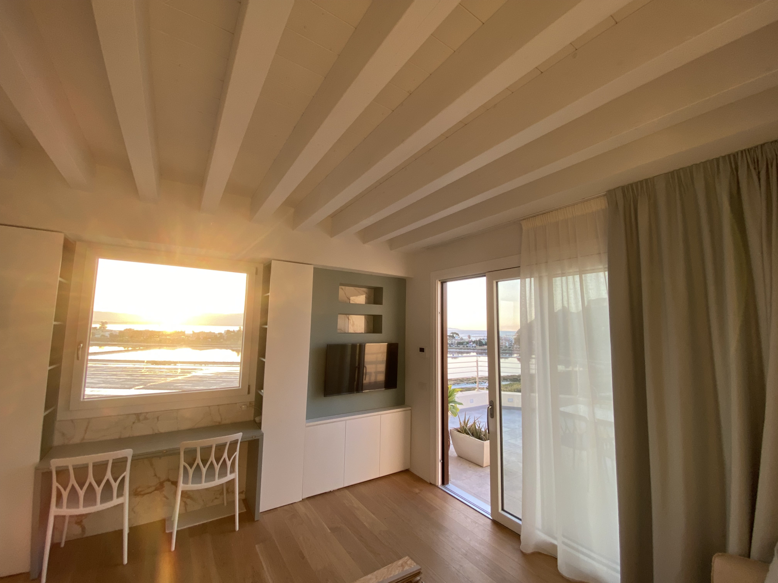 Zolder met prachtig uitzicht op zee