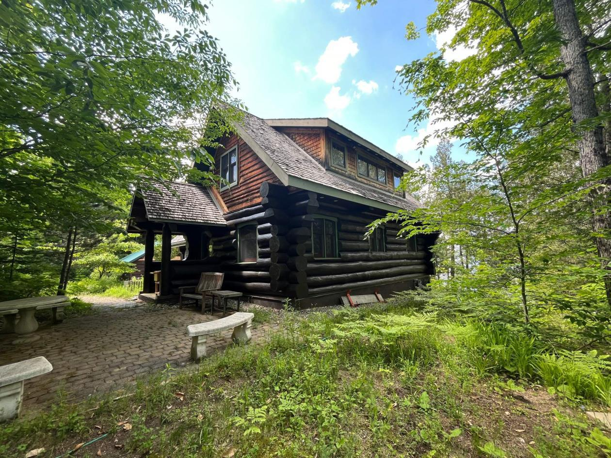 Loons at Dawn — A Lakeside Log Home Retreat