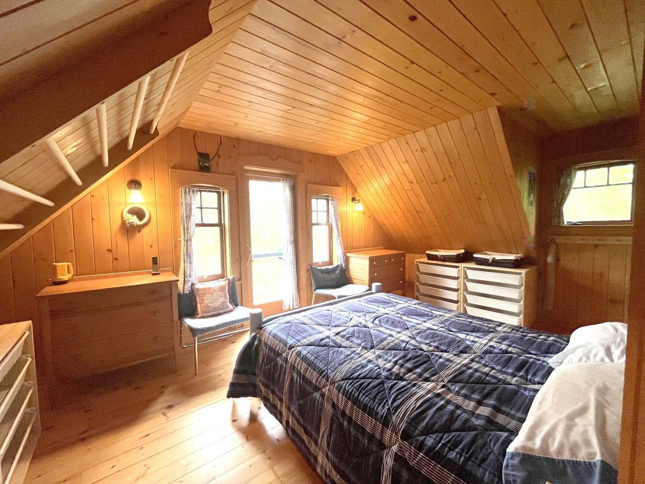 Loons at Dawn — A Lakeside Log Home Retreat