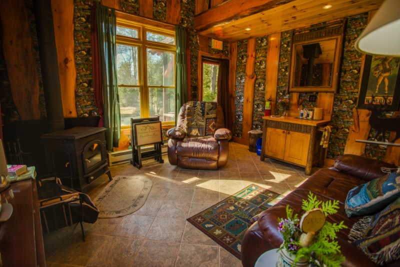 Piccolo resort degli Adirondack, sul lago e sui sentieri