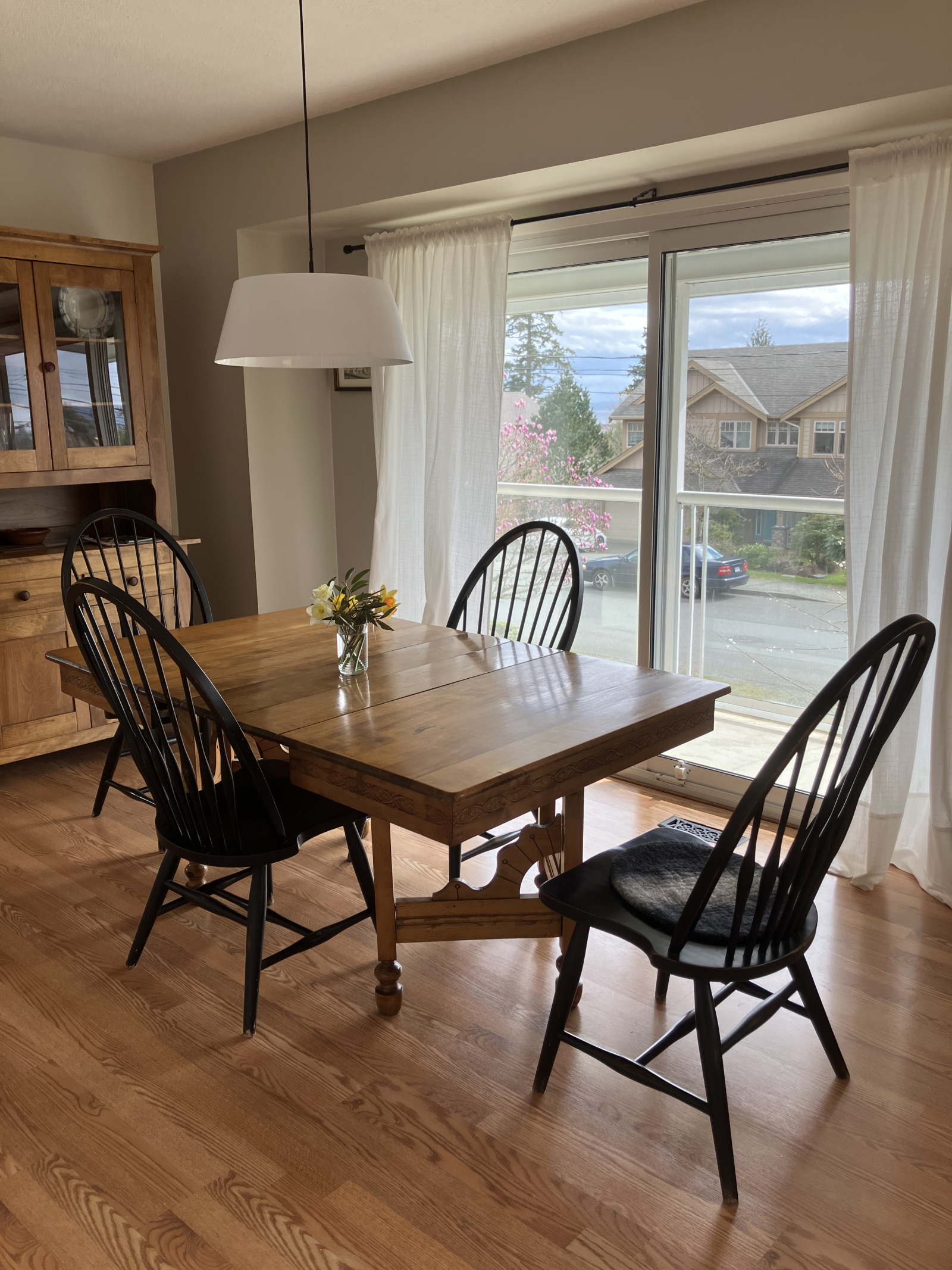 Upper home main with mountain views . Quiet family neighborhood. Peaceful surrounding.