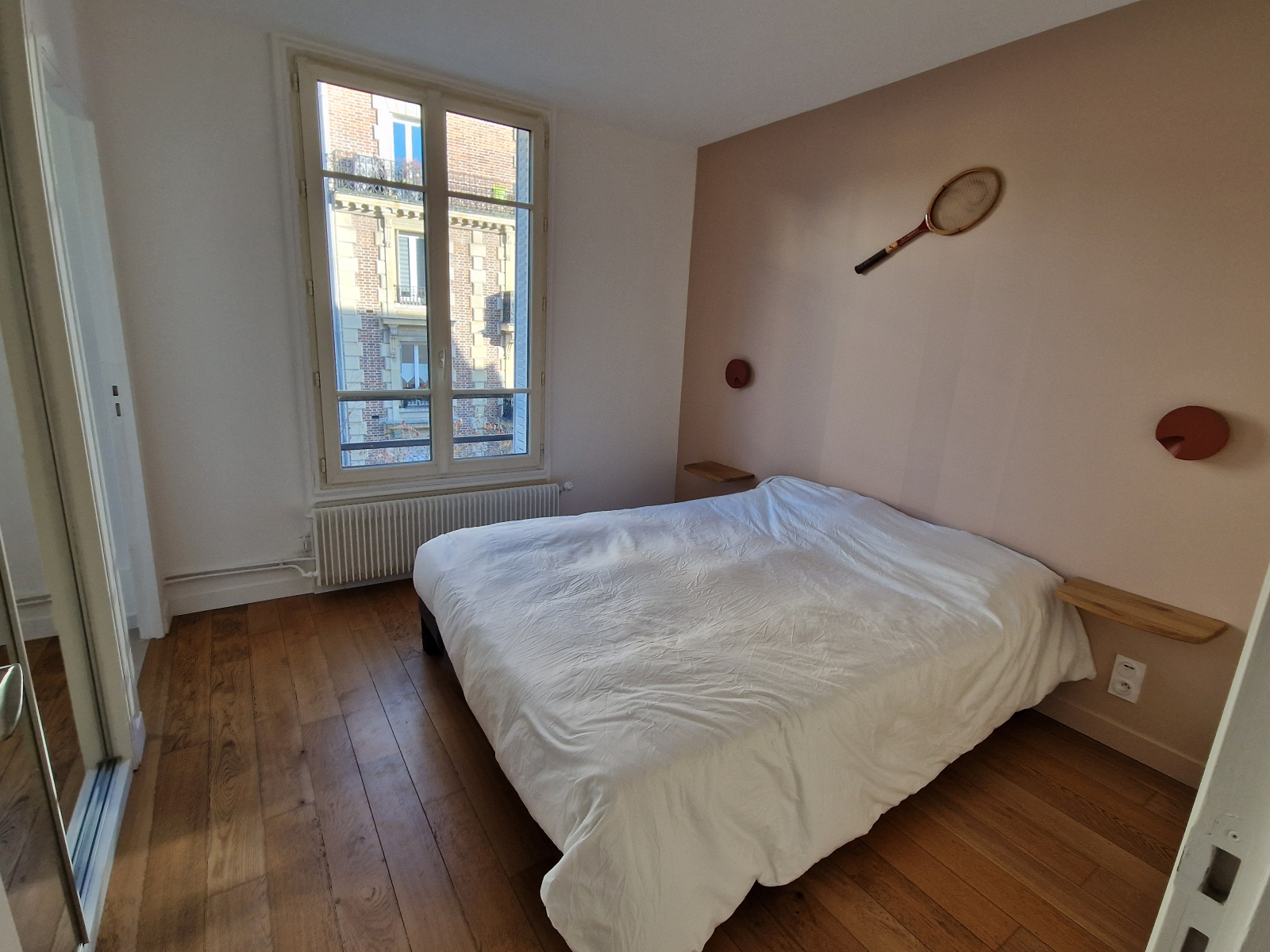 Large and modern top floor apartment in Paris area