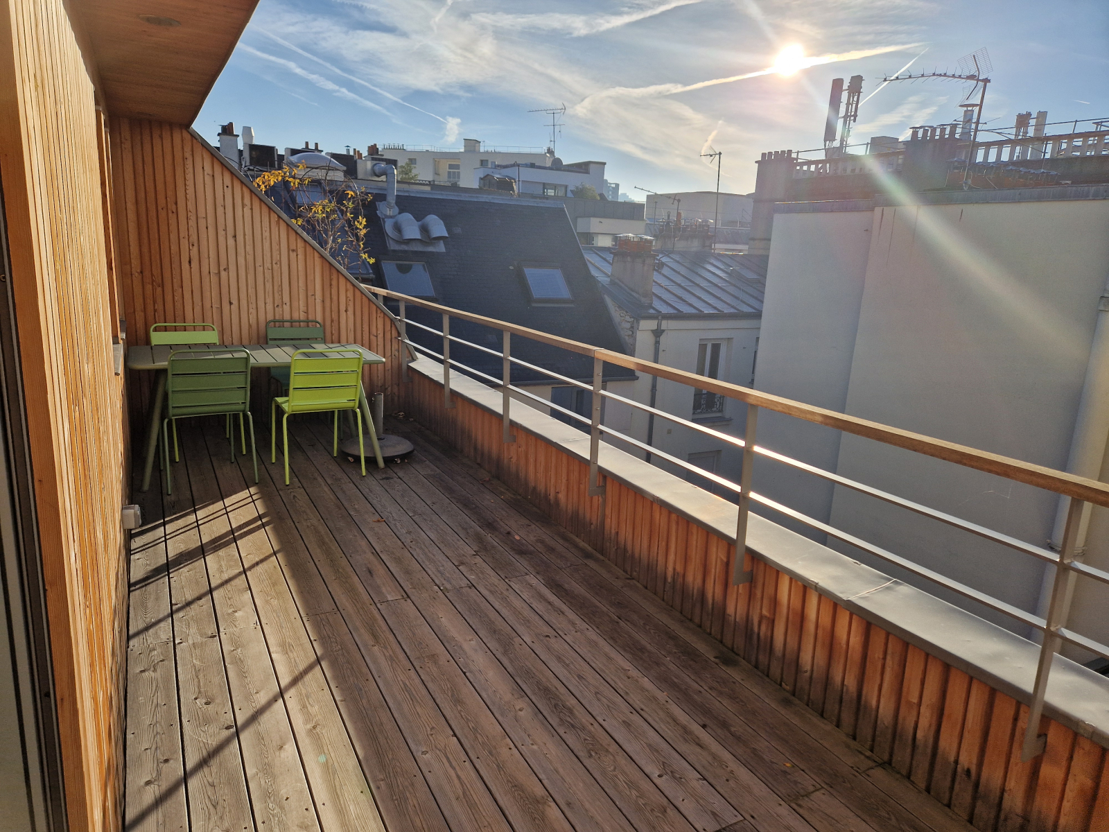 Large and modern top floor apartment in Paris area
