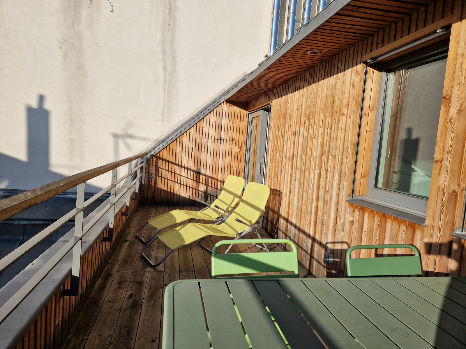 Large and modern top floor apartment in Paris area