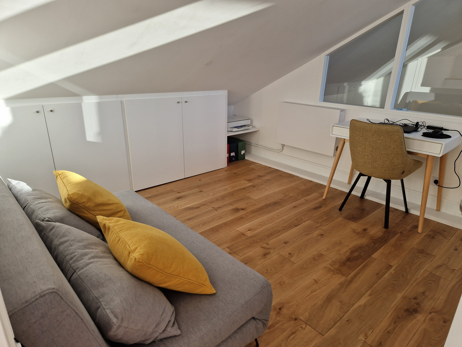 Large and modern top floor apartment in Paris area