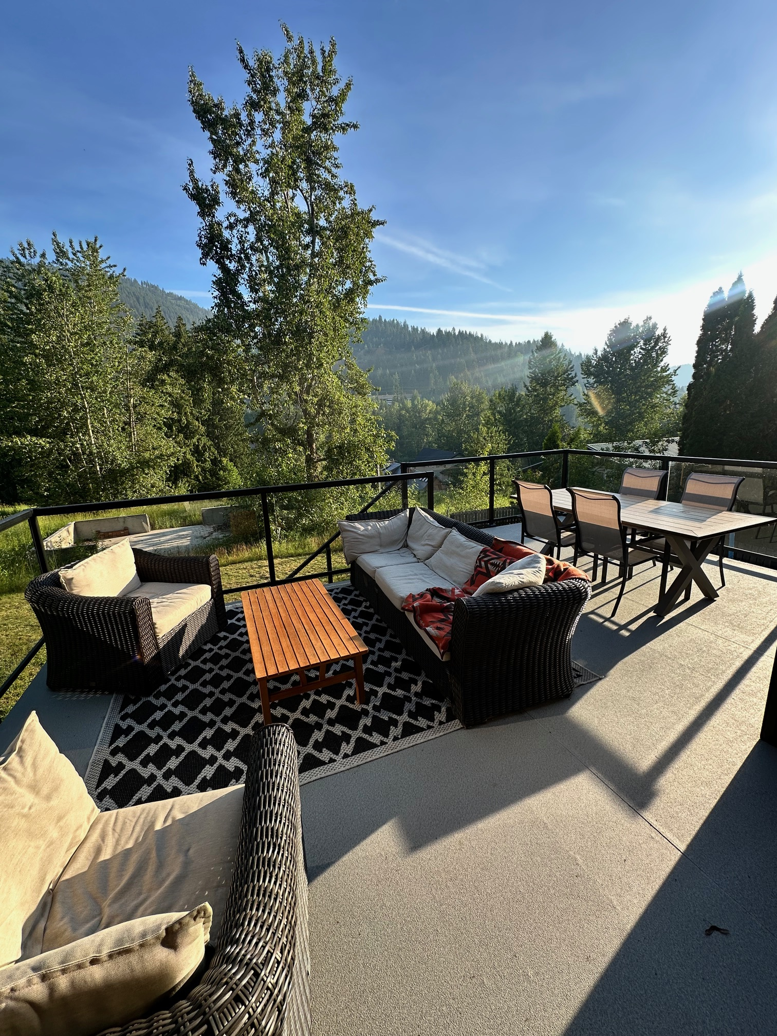 Modern Alpine Studio & Sanctuary: Ski-in/Bike-out in Rossland, BC