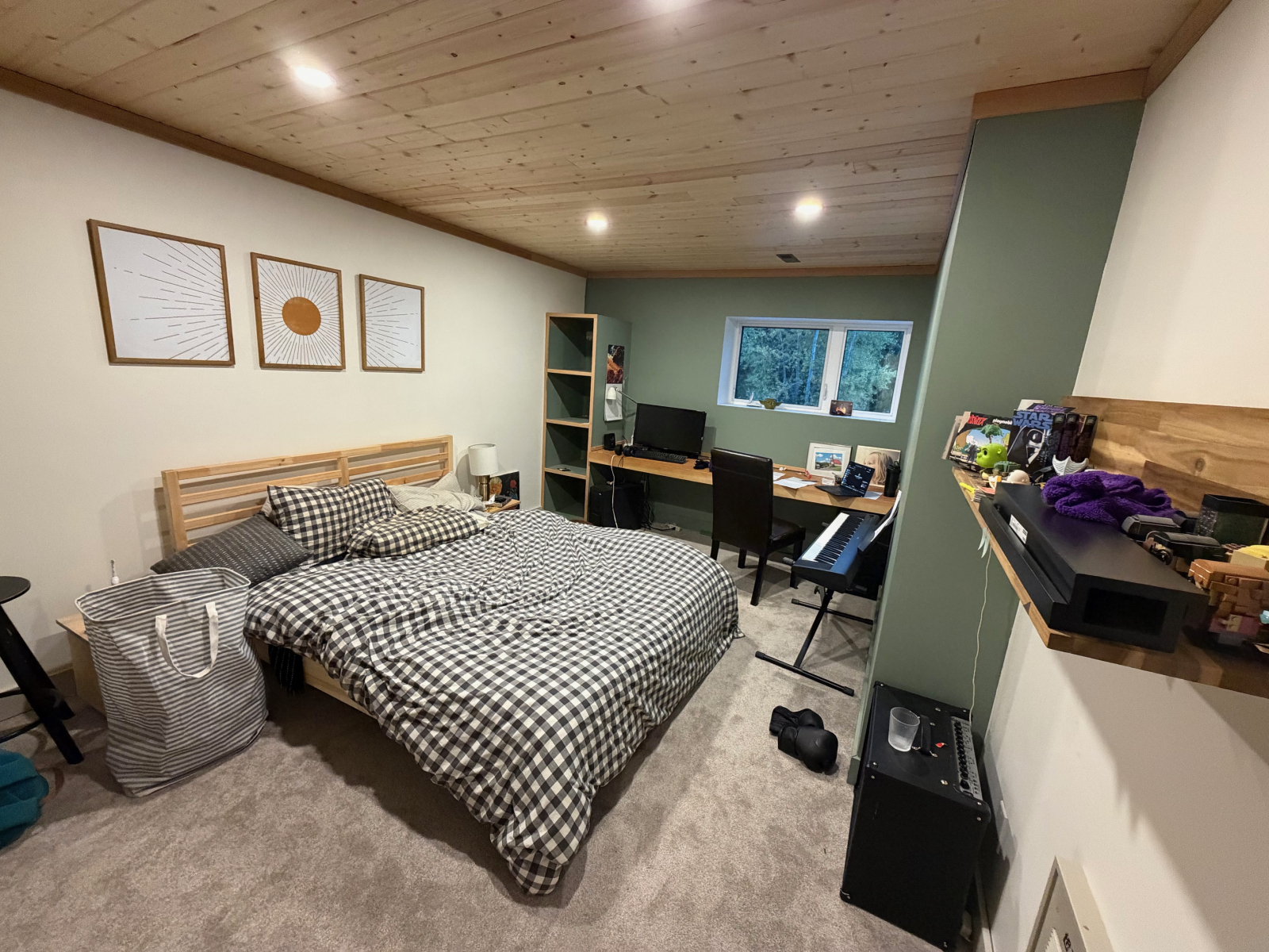 Modern Alpine Studio & Sanctuary: Ski-in/Bike-out in Rossland, BC