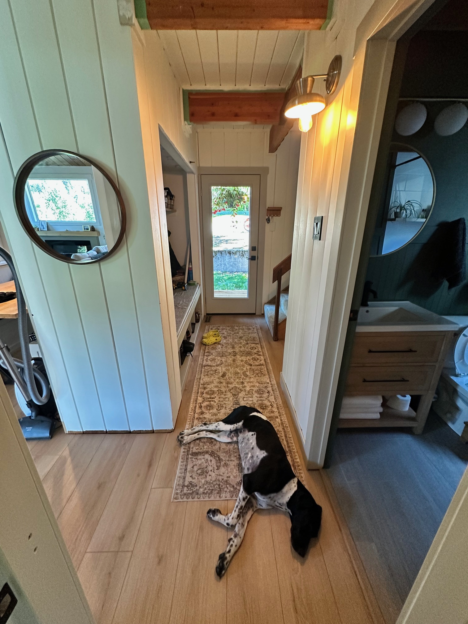 Modern Alpine Studio & Sanctuary: Ski-in/Bike-out in Rossland, BC