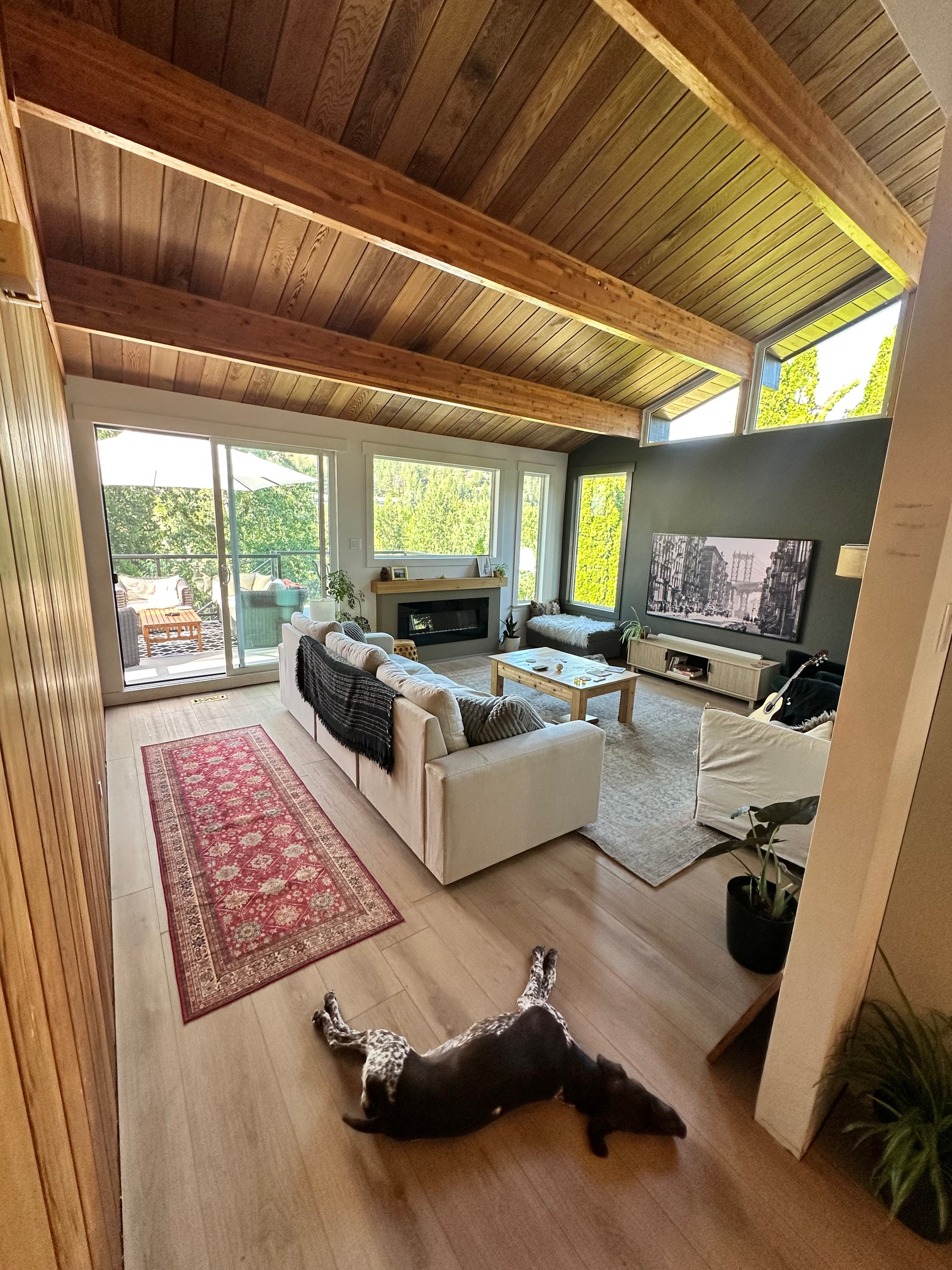 Modern Alpine Studio & Sanctuary: Ski-in/Bike-out in Rossland, BC