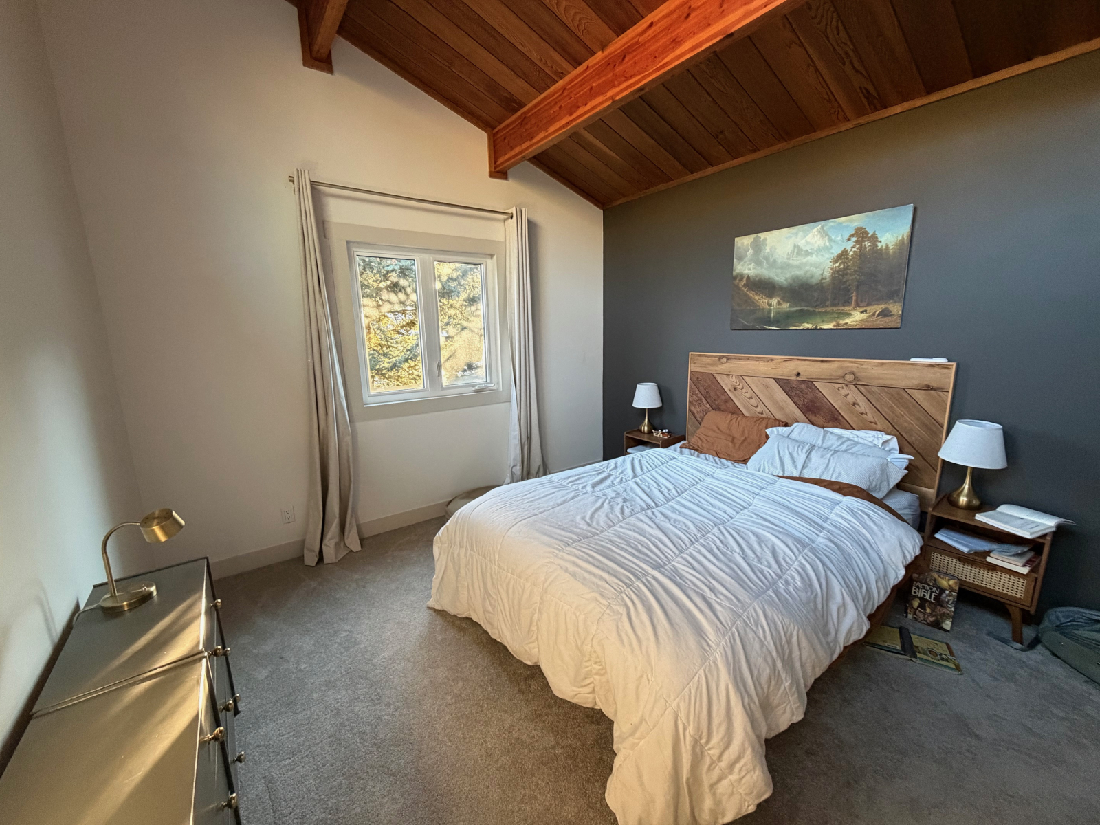 Modern Alpine Studio & Sanctuary: Ski-in/Bike-out in Rossland, BC