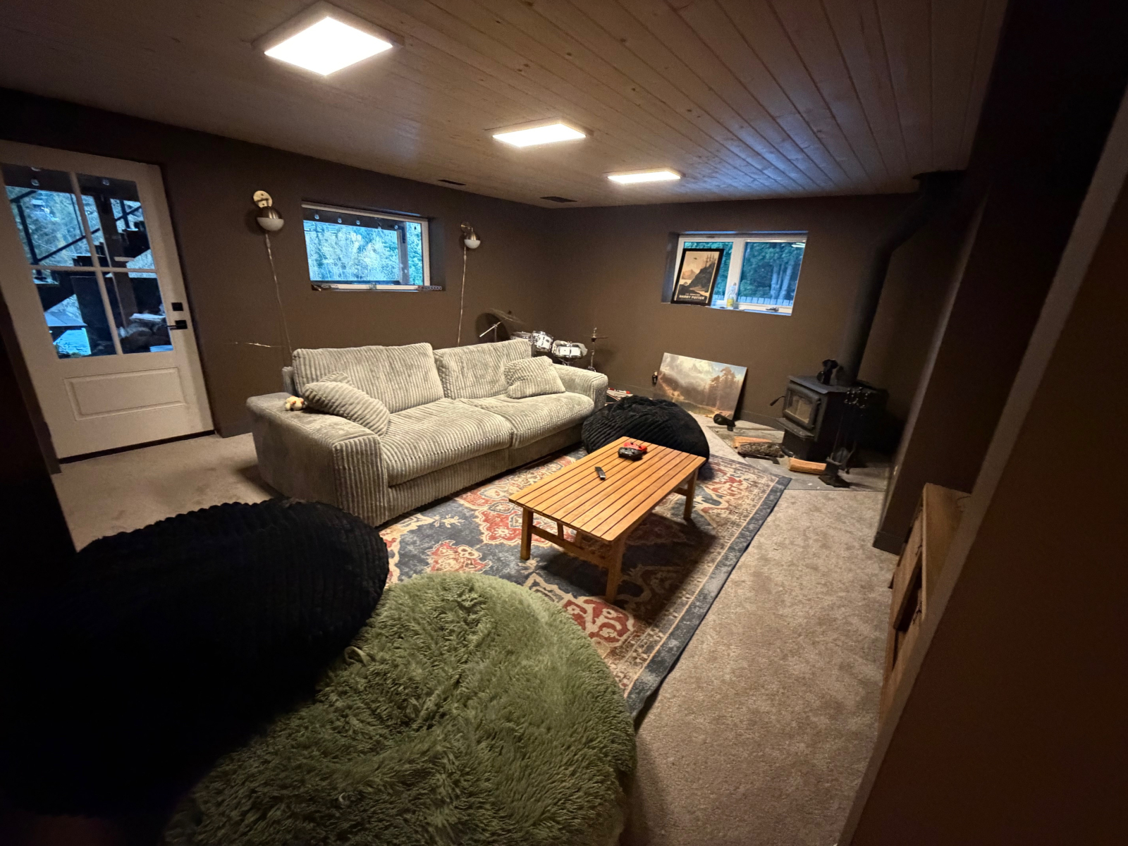 Modern Alpine Studio & Sanctuary: Ski-in/Bike-out in Rossland, BC