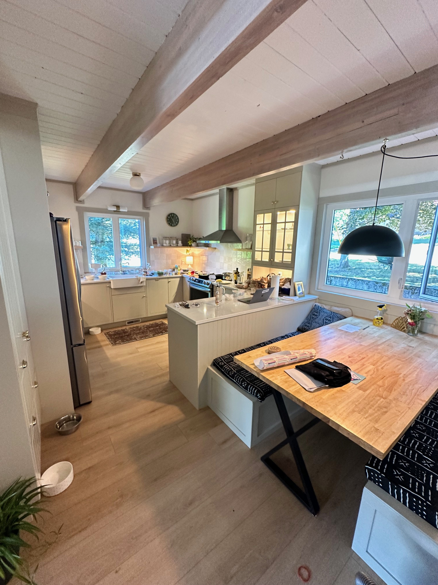 Modern Alpine Studio & Sanctuary: Ski-in/Bike-out in Rossland, BC
