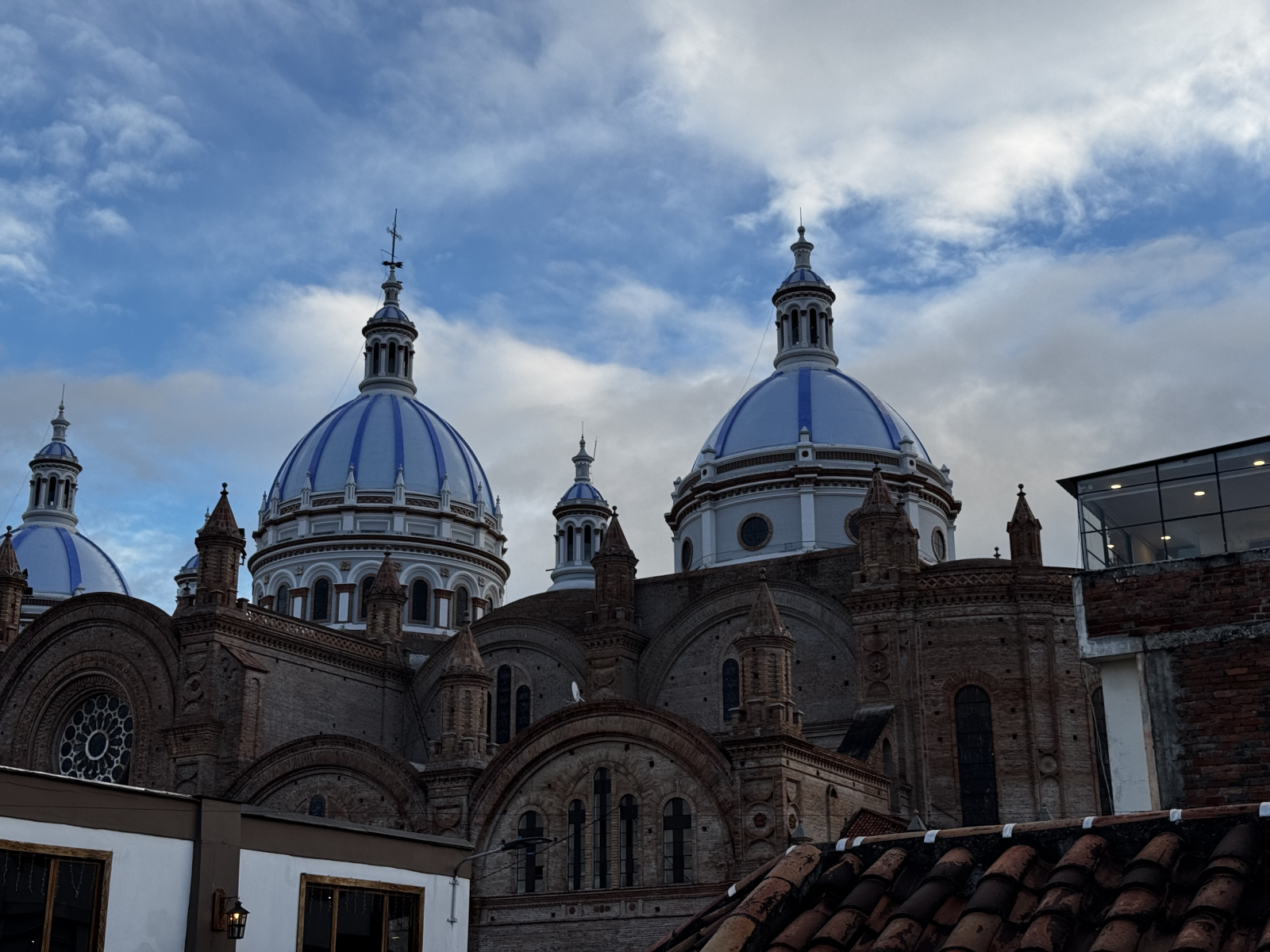 Cuenca Penthouse Condo with Panoramic Views + Huge Terrace with private hot tub, fire pit, and BBQ