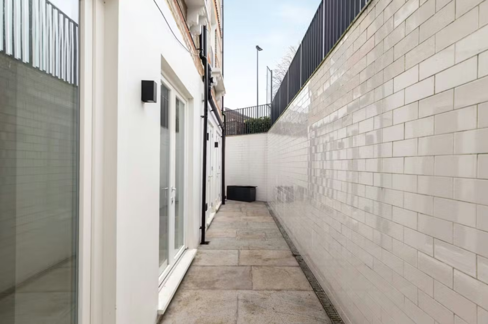 Bright apartment in lovely London neighbourhood